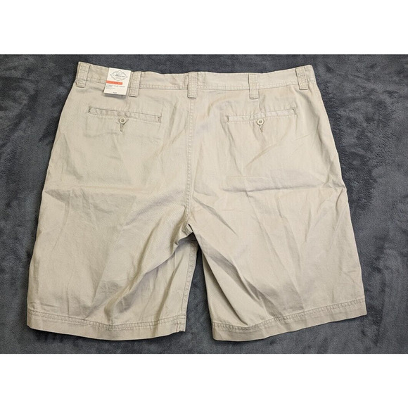St. John's Bay Men's Shorts British Khaki Legacy Flat Front Size 44 x 10" Inseam - Picture 2 of 10